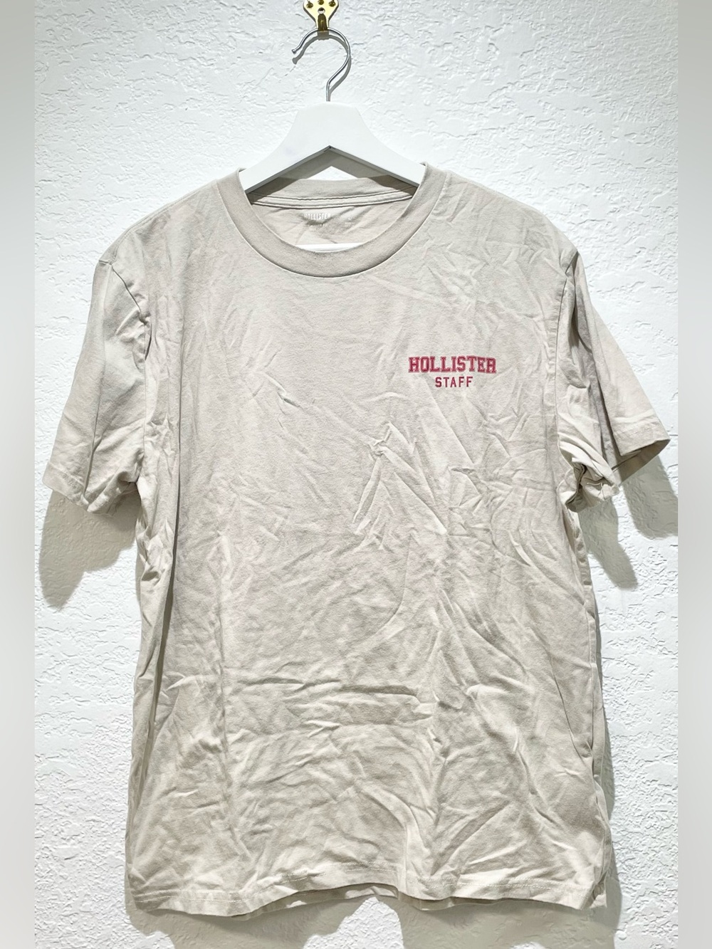 Hollister Light Beige Short Sleeve Crew Tee with Red Chest Logo’s Size M